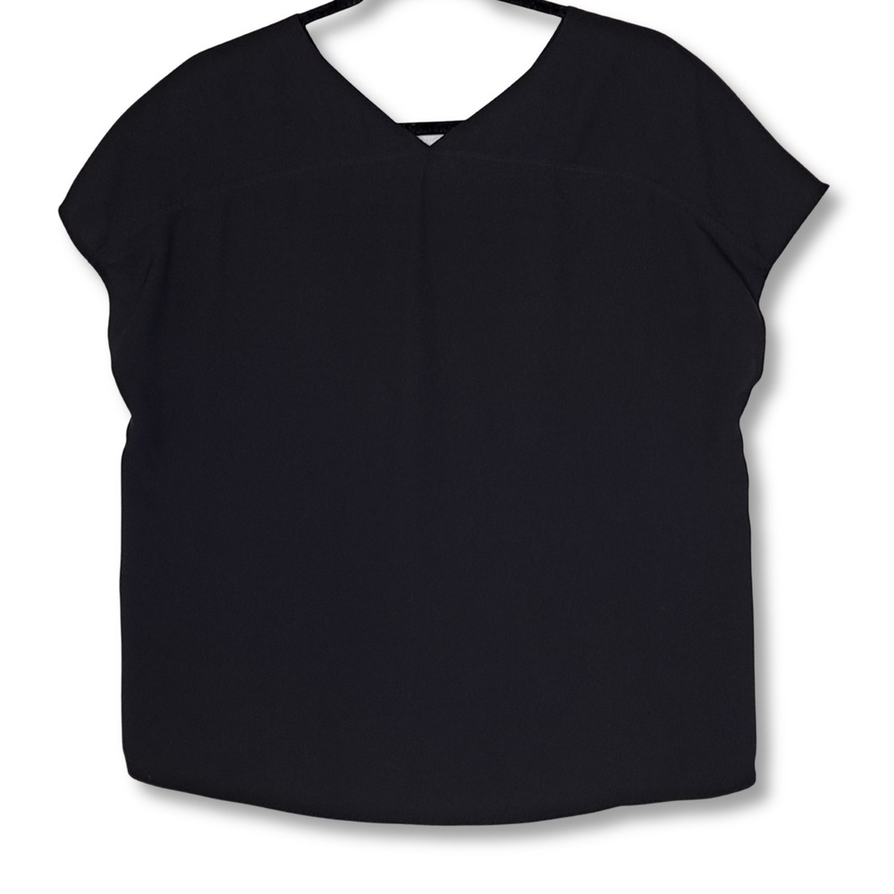 Uniqlo Blouse Top Womens XS Black V Neck Cap Sleeve Hi Low Hem Minimalist Basic - Picture 3 of 12